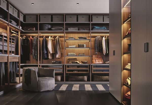 Walk in Closet better organization and easier access to your wardrobe