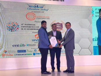 Fabdiz founders Vineet and Hemanth receiving the Most Promising Interior Design Companies in Bangalore for 21st Century Learning Spaces
